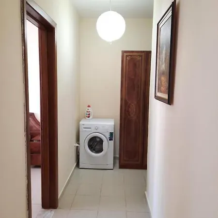 Bora's Apartment, Apartamento
